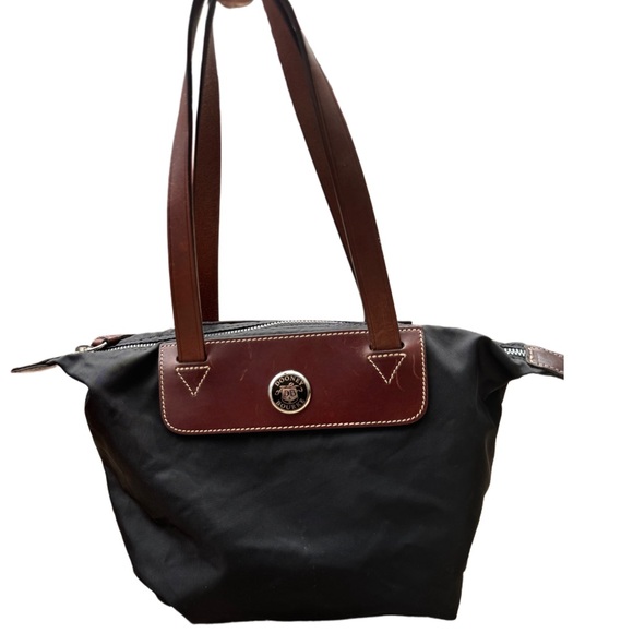 Dooney & Bourke Handbags - DOONEY & BOURKE BLACK NYLON TOTE